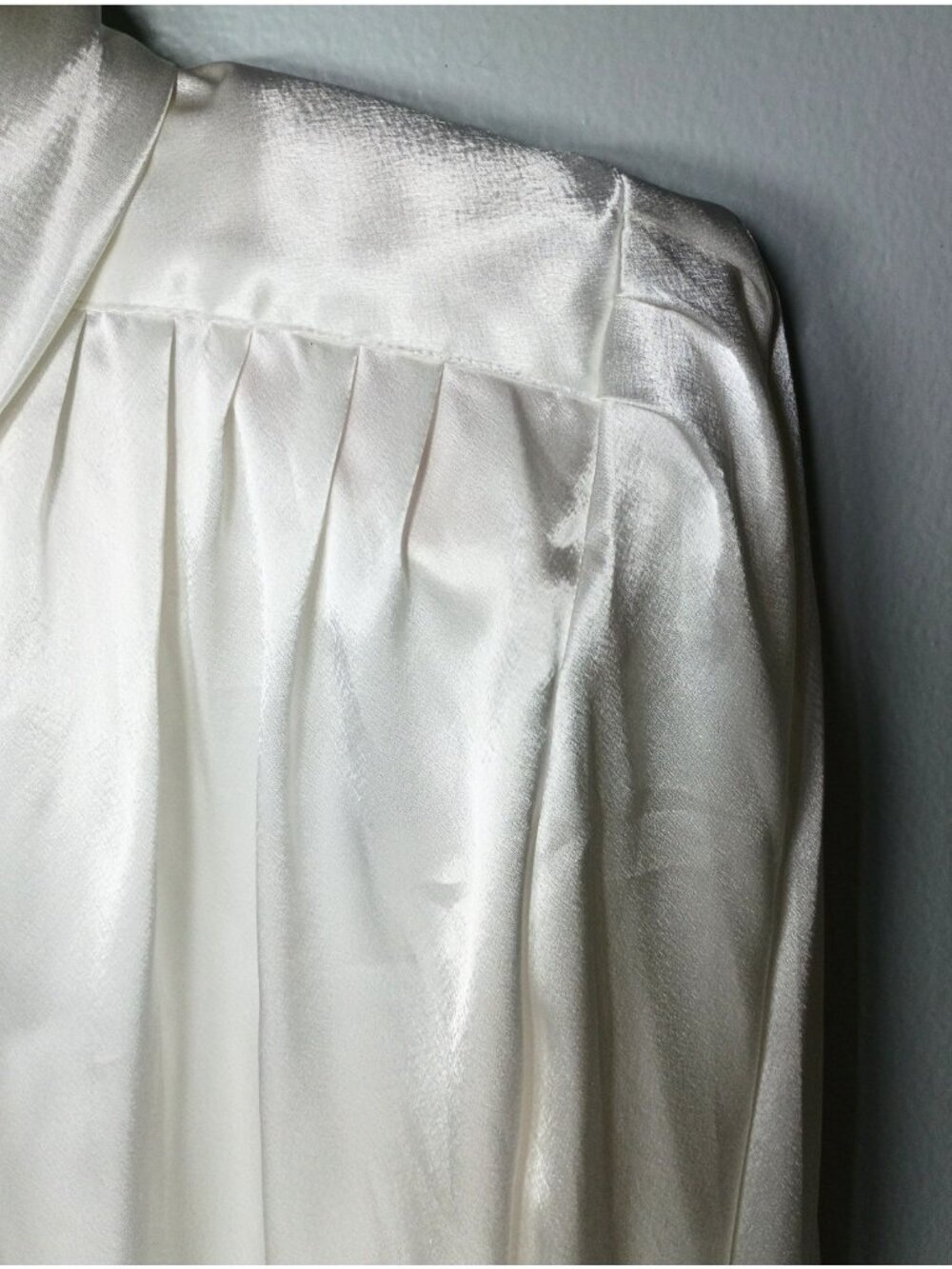 Vintage Tess Paris Milano Shiny Satin Pleated Tie Top 8 White Secretary Office - Picture 3 of 4